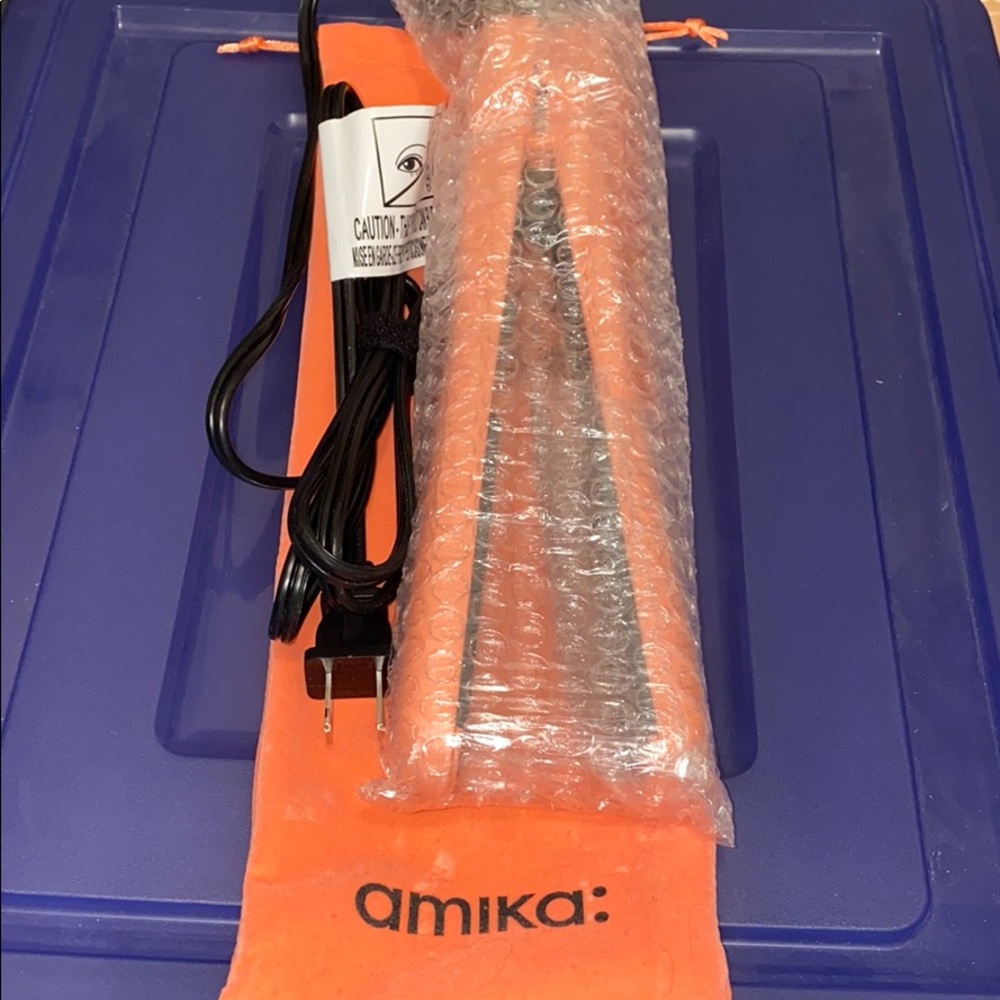 Amika 1 inch Flat Iron Straightener